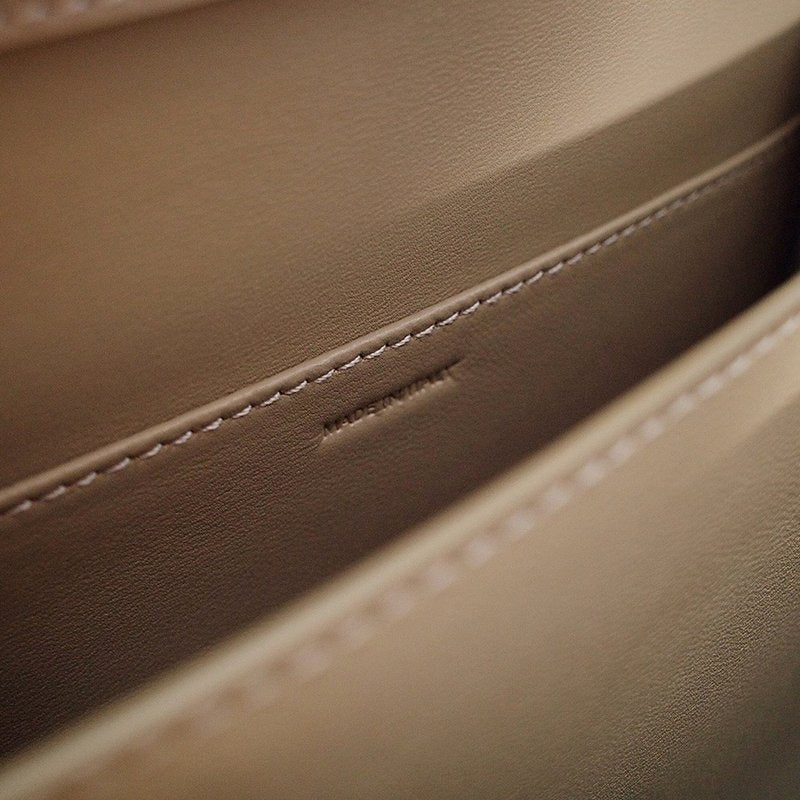 셀린느 박스백 틴