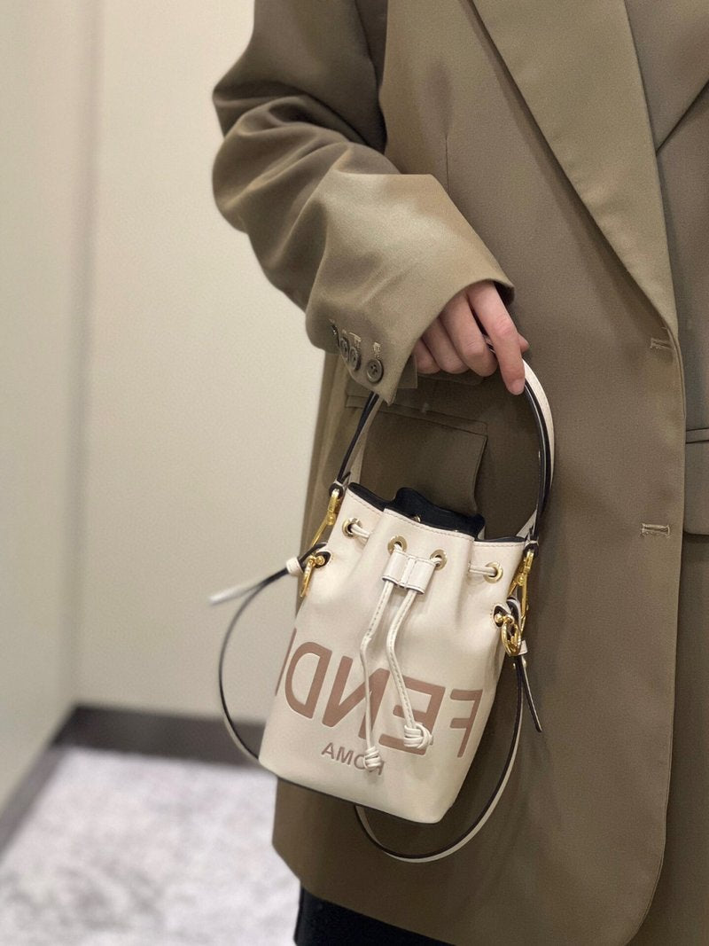 펜디 몬트레조 버킷백