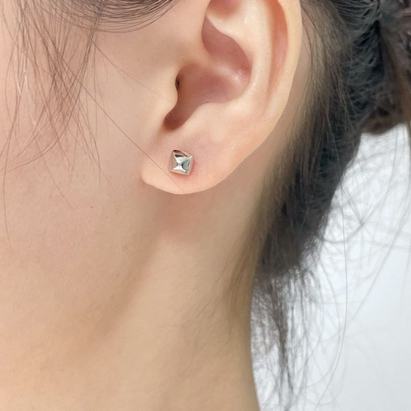 에르메스 Clou d'H earrings