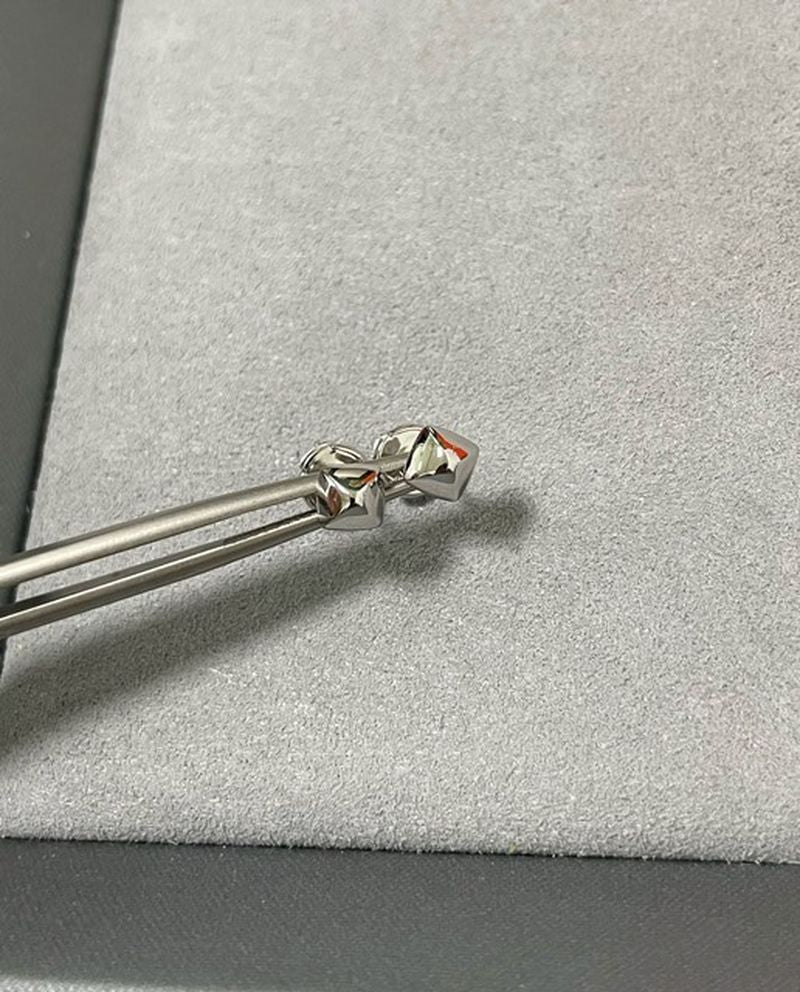 에르메스 Clou d'H earrings