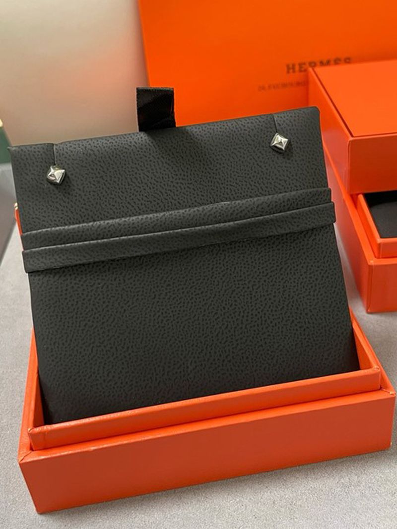 에르메스 Clou d'H earrings