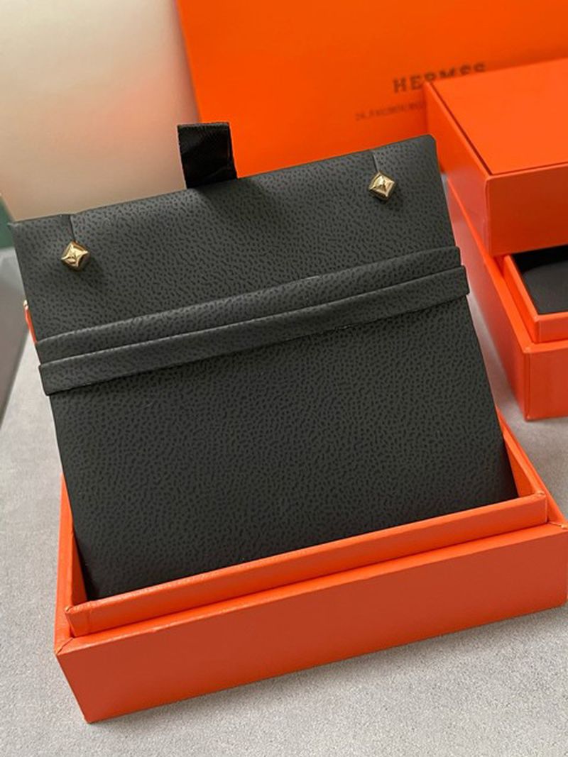 에르메스 Clou d'H earrings