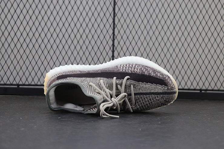 YEEZY 350 V2 시온