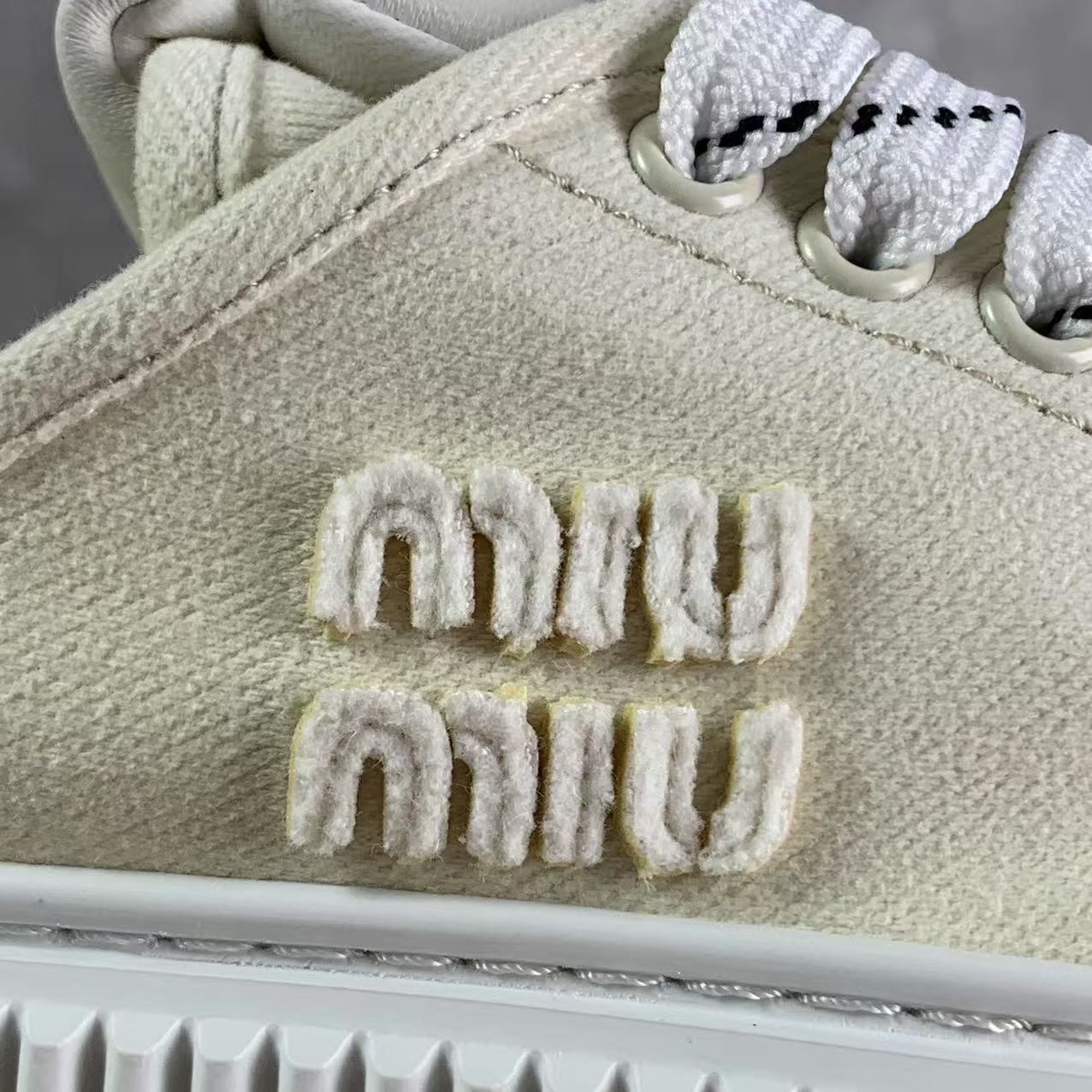 국내) 미우미우 데님 스니커즈 뮬 35