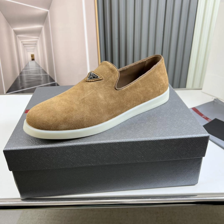 프라다 스웨이드 슬립온 로퍼