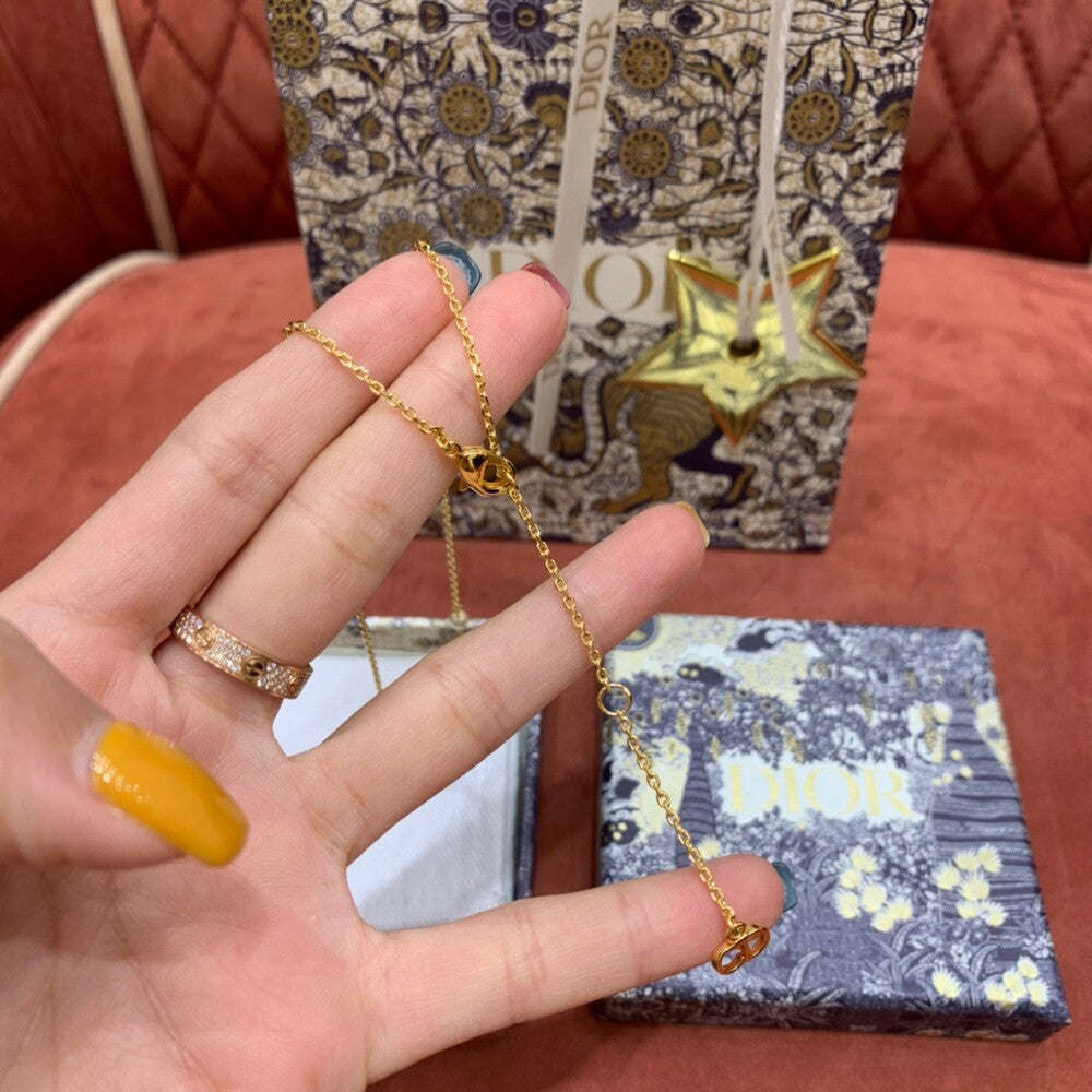 디올 목걸이