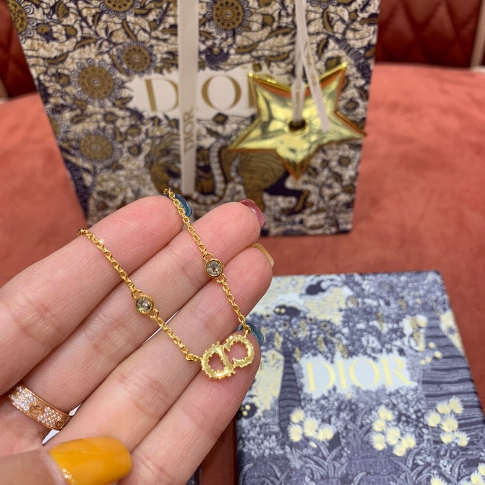 디올 목걸이