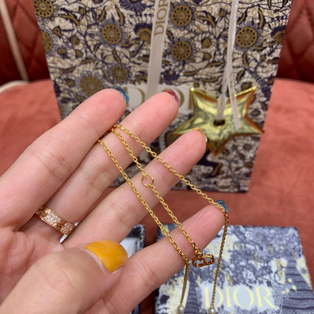 디올 목걸이