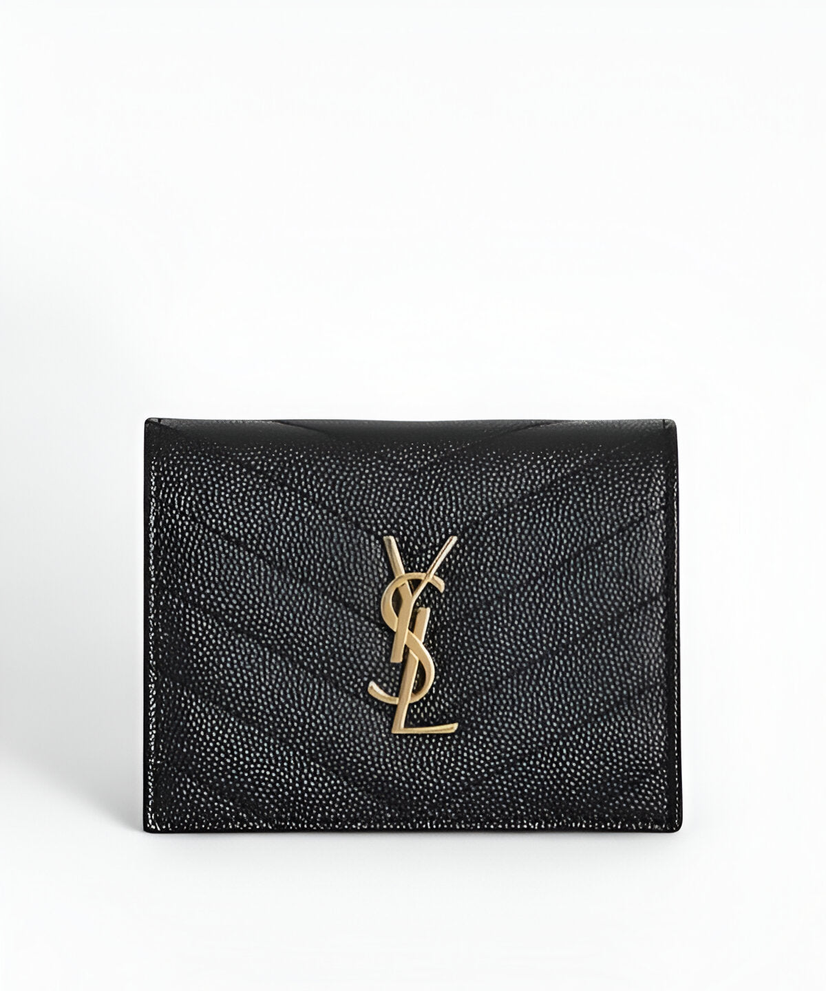 생로랑 카산드라 마테라쎄 명함 지갑 블랙 퀼팅 가죽 YSL 카산드라 로고 플랩 클로저 슬림한 비즈니스 카드 수납 디자인