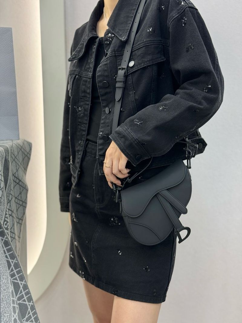 디올 블랙 매트 새들백