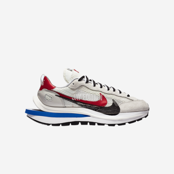 로얄 블루와 푸시아 핑크의 강렬한 배색, 더블 스우시가 특징인 사카이 베이퍼와플